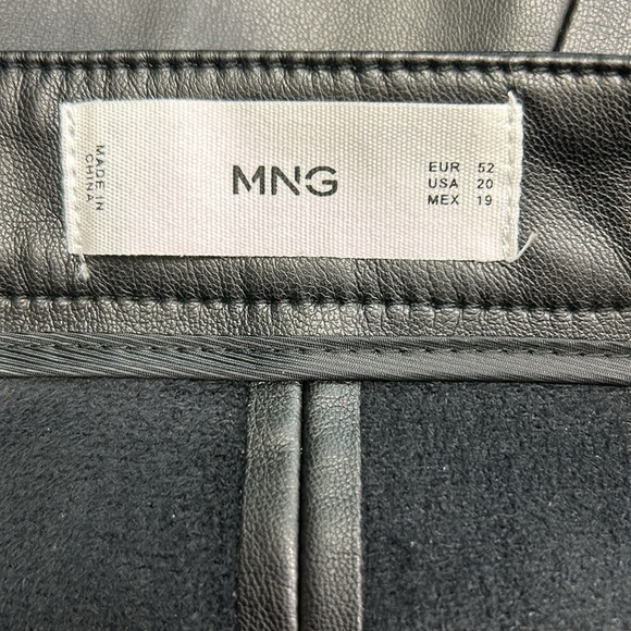 MNG Faux Leather Skirt Side Slit & Zipper Lined Black‎ EUC Size 20 Plus Size - Picture 7 of 8